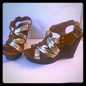 New JustFab Wedge Sandals - Strappy, Buckle Closure, Brown & Gold - Size 6.5